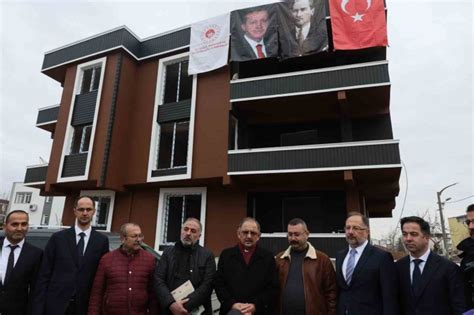 Bakan Özhaseki, Adıyaman’da evini yerinde yeniden yapan Kürkoğlu ailesini ziyaret etti
